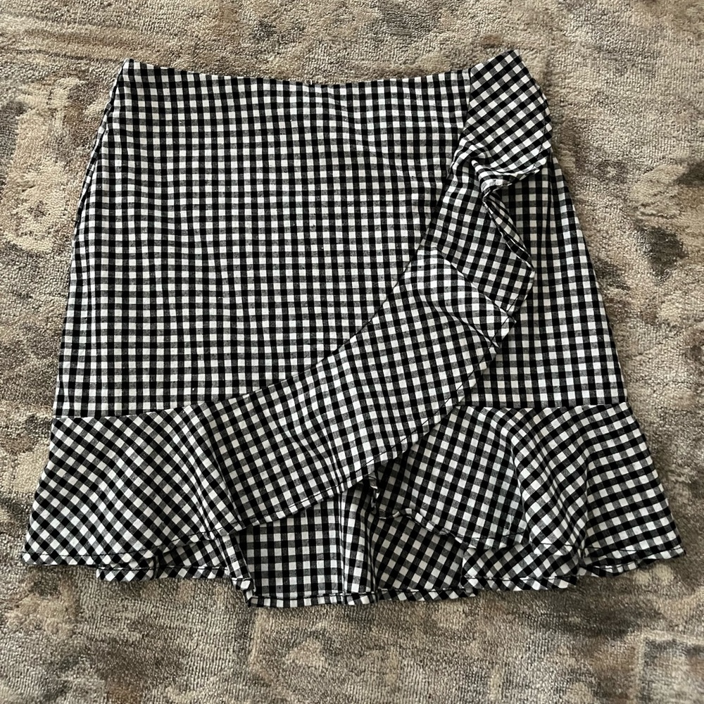 Forever 21 gingham mini skirt, size small